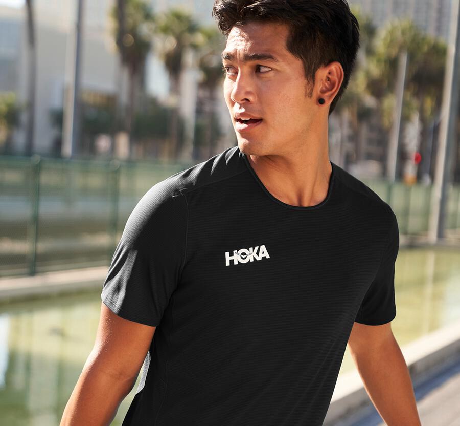 Hoka One One Top Herre - Performance Kort Sleeve - Sort - 196504XGI